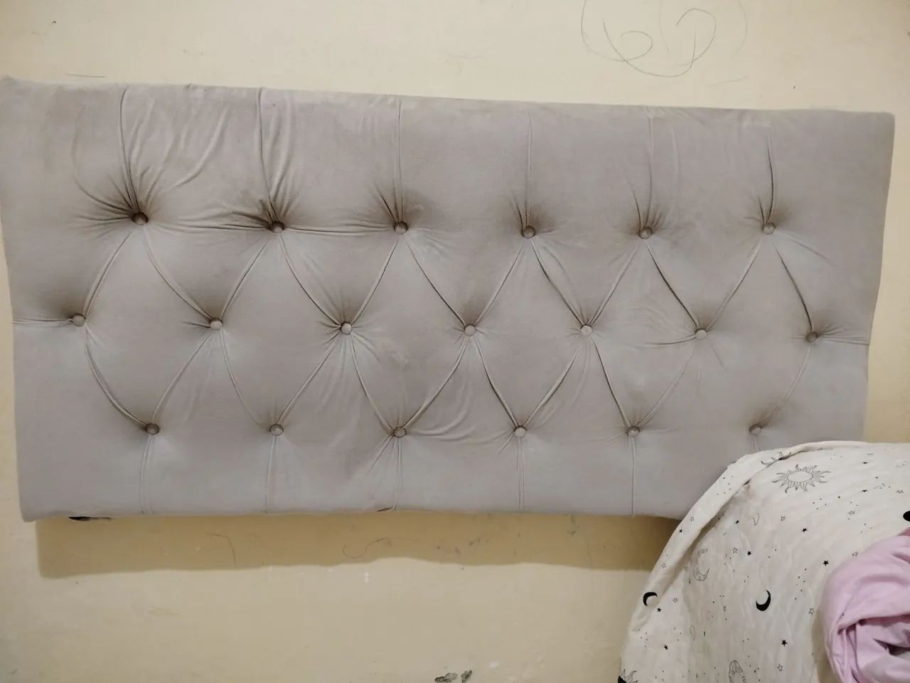 Vendo Cabeceira de capitone bege - Foto 2