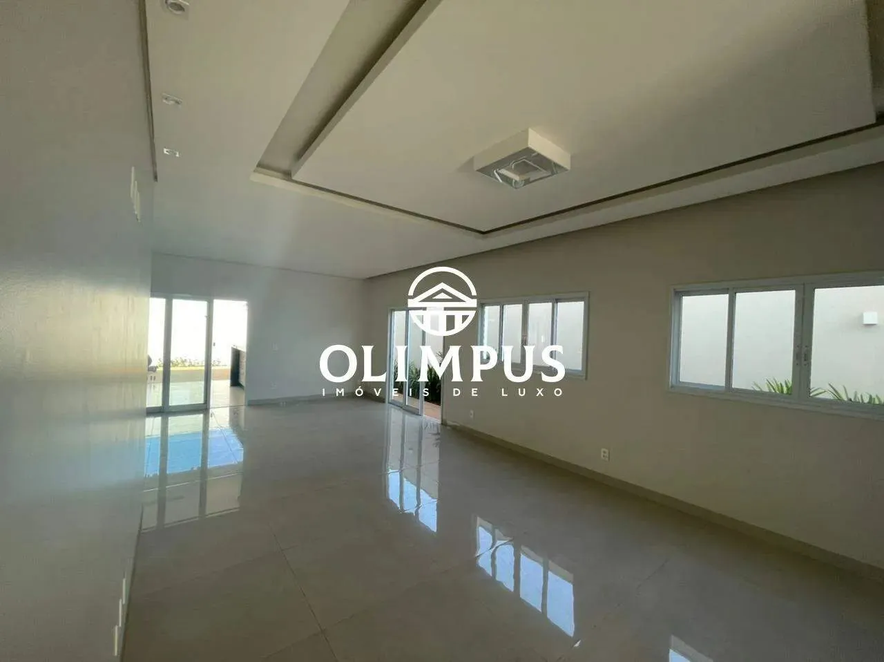 Belíssima casa em condomínio fechado com 288m² dispõe de móveis planejados