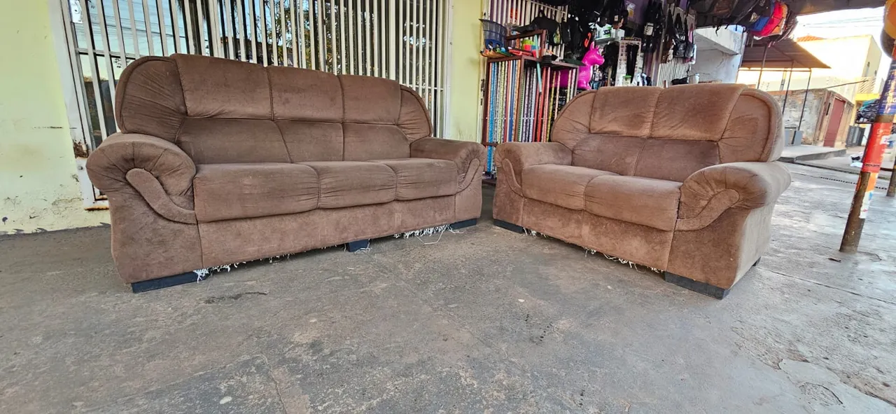 Conjunto de Sofá 3 e Poltrona em Ótimo Estado