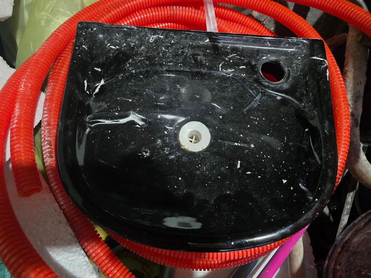 Pia suspensa preta
