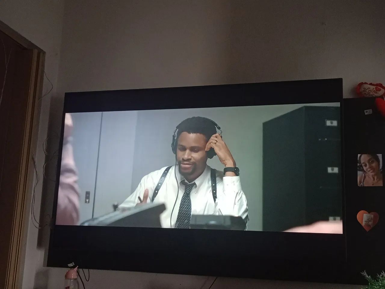 Tv smart 55 polegadas com comando de voz acompanha controle 4 anos de uso