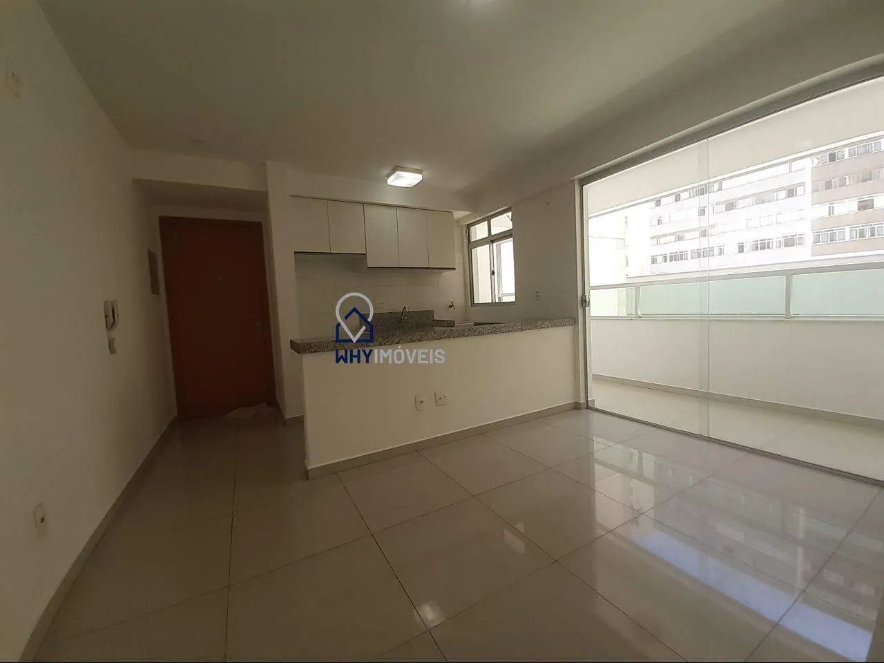 Apartamento 1 quarto no Centro (fundo) com varanda e 1 vaga