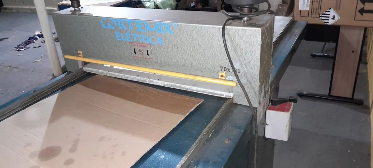 Máquina de corte semi automática 