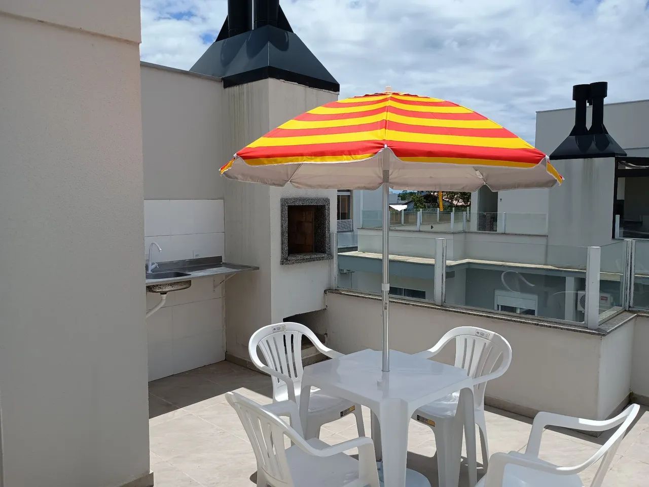 Troco ou vendo sobrado - Foto 4