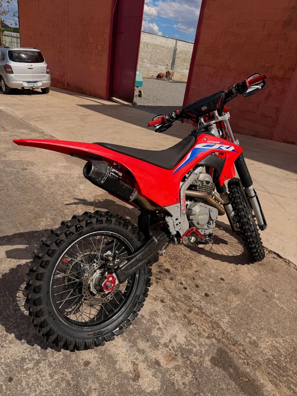 Crf 250 com muitos Acessórios e Super Conservada  - Foto 5