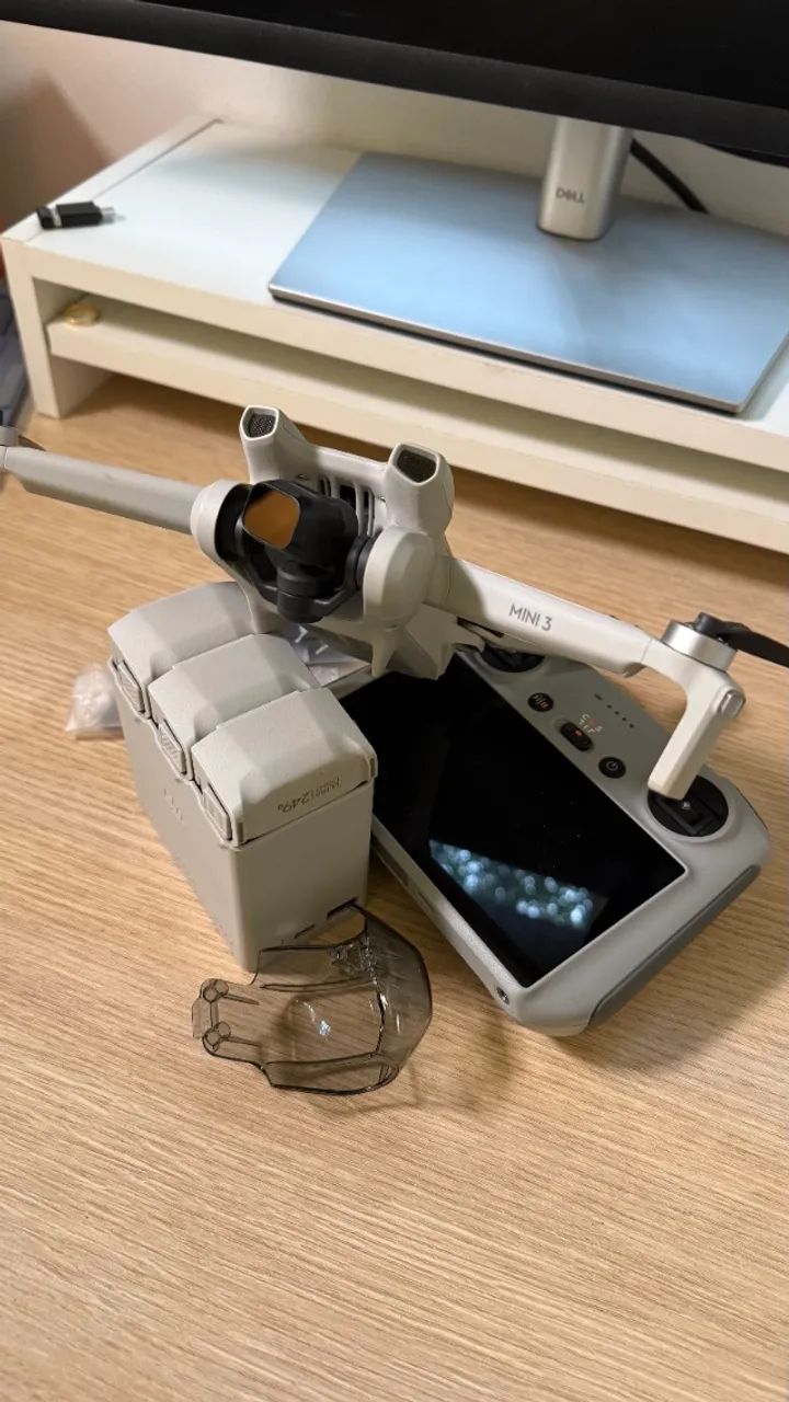 DJI Mini 3 Fly More Combo - Controle com tela e 3 baterias
