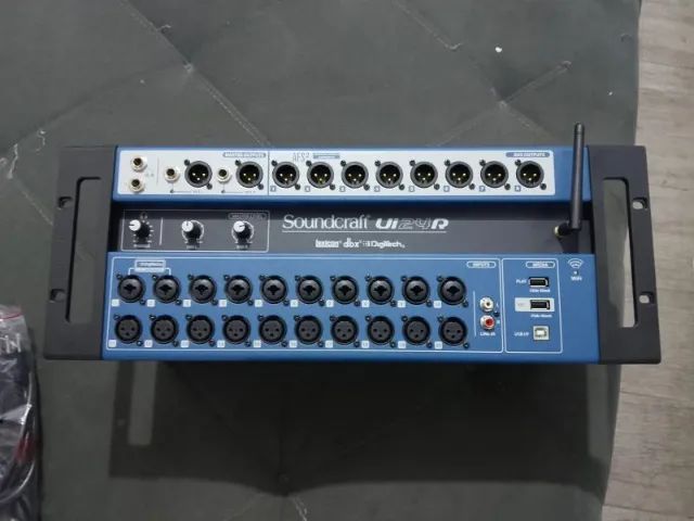 Mesa de som UI24R