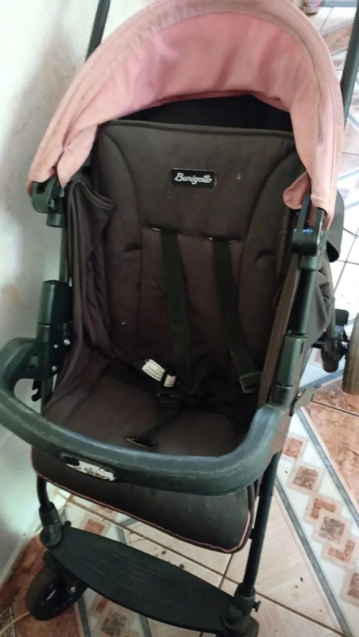 Carrinho de bebê com bebê conforto  - Foto 2