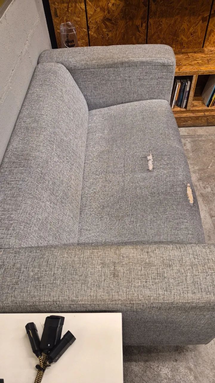Vendo sofá de 2 lugares - cinza - Foto 2
