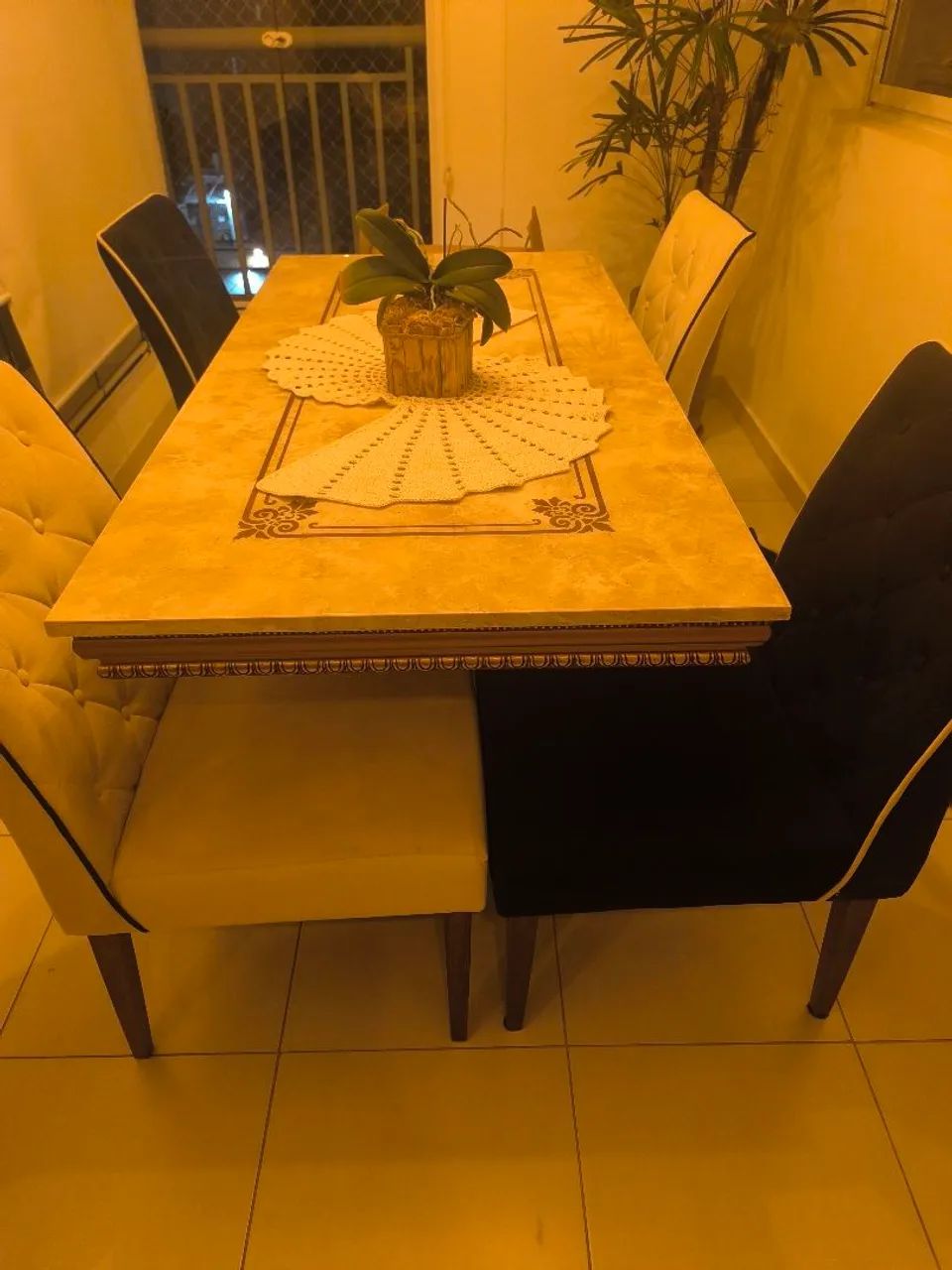 Vendo mesa com cadeiras