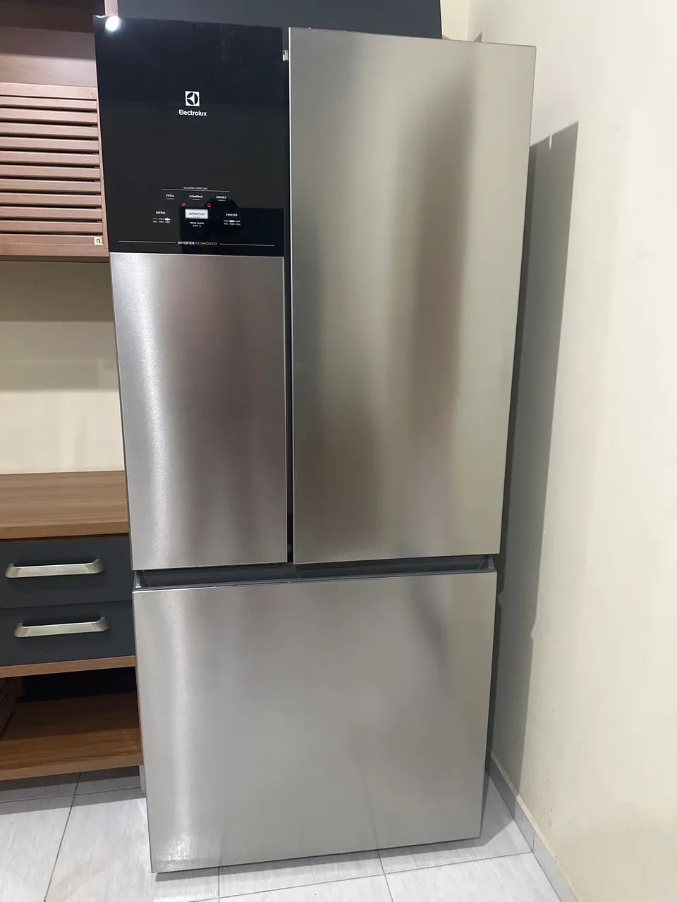 Vendo geladeira eletrolux 590 litros 