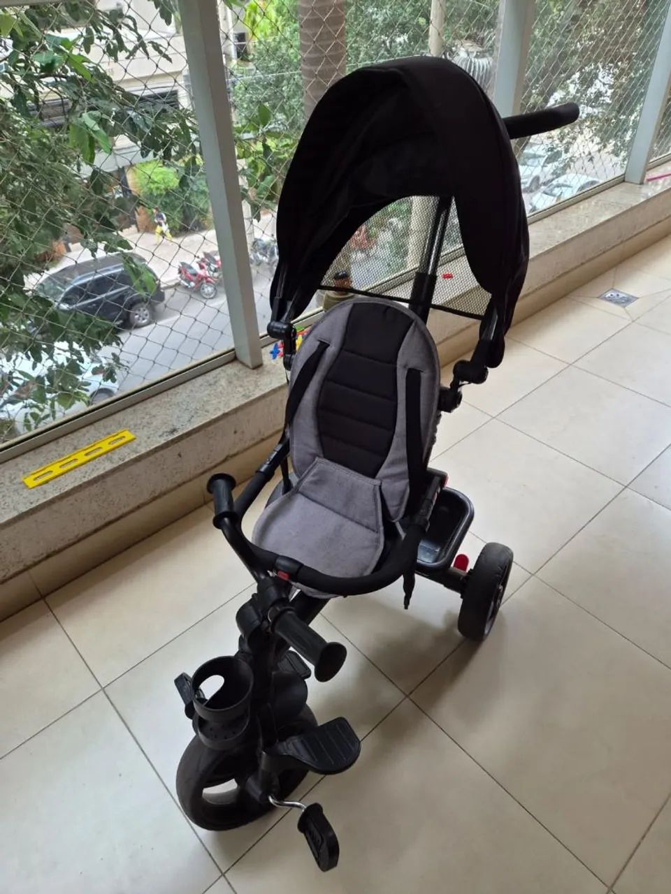 Triciclo infantil com empurrador - Foto 5