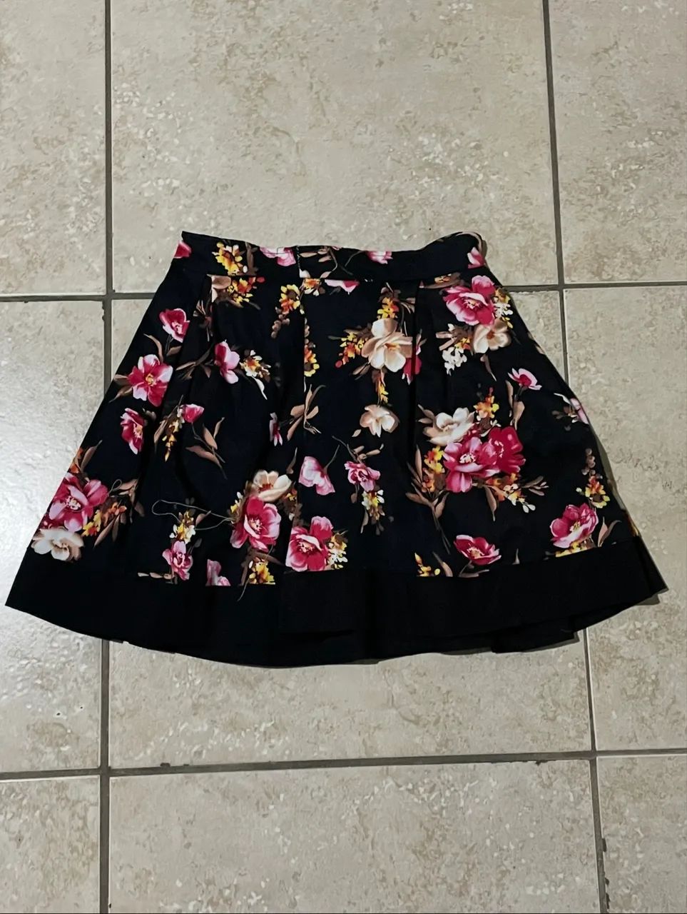 Saia Preta com Flores 