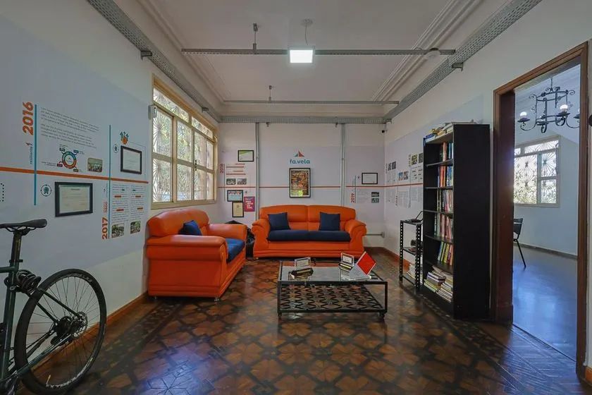 Casa à Venda - Floresta, 5 Quartos, 403 m2 - Foto 2