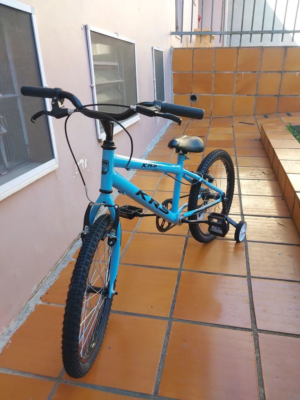 Bicicleta infantil KRS aro 20 com rodinhas - Foto 3