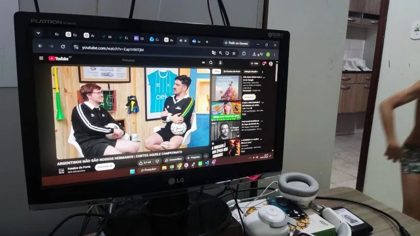Monitor LG de 19 Polegadas com Entradas VGA e DVI Funcionando Perfeitamente Barato - Foto 4
