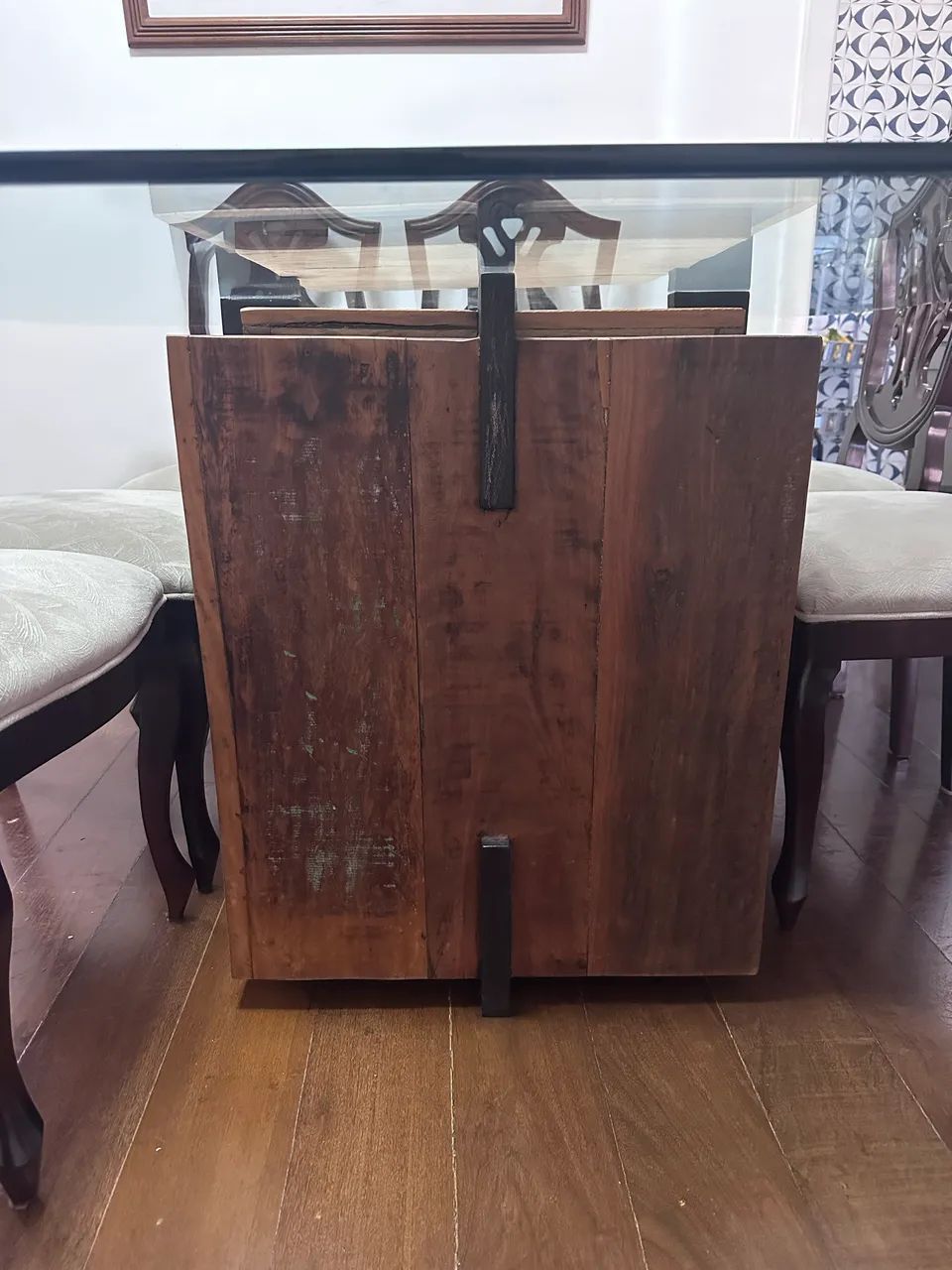Mesa de Jantar com Tampo de Vidro + 8 Cadeiras Estofadas  - Foto 2