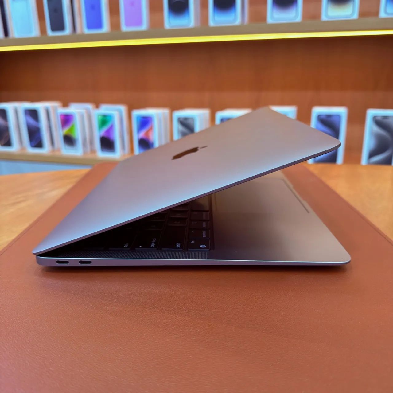 MACBOOK AIR M1 CINZA ESPACIAL 13,3 POL. 8GB RAM 256GB SSD MACBOOK AIR M1 CINZA ESPACIAL 13,3 POL. 8GB RAM 256GB SSD