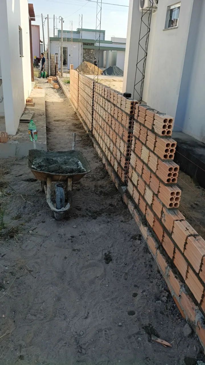 Pedreiro disponível 