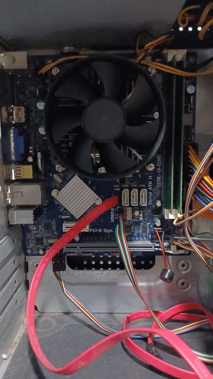 PC GoldenTec com defeito, para retirada de peças