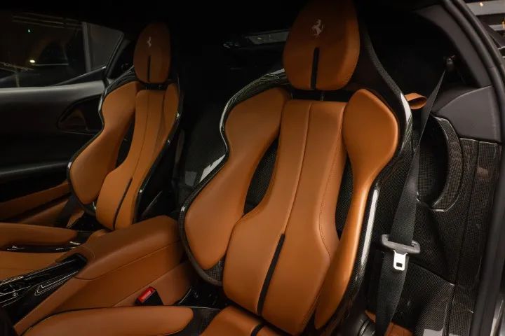 Ferrari SF 90 STRADALE 4.0 V8 Bi-Turbo (Híbrido), foto 14 de 18
