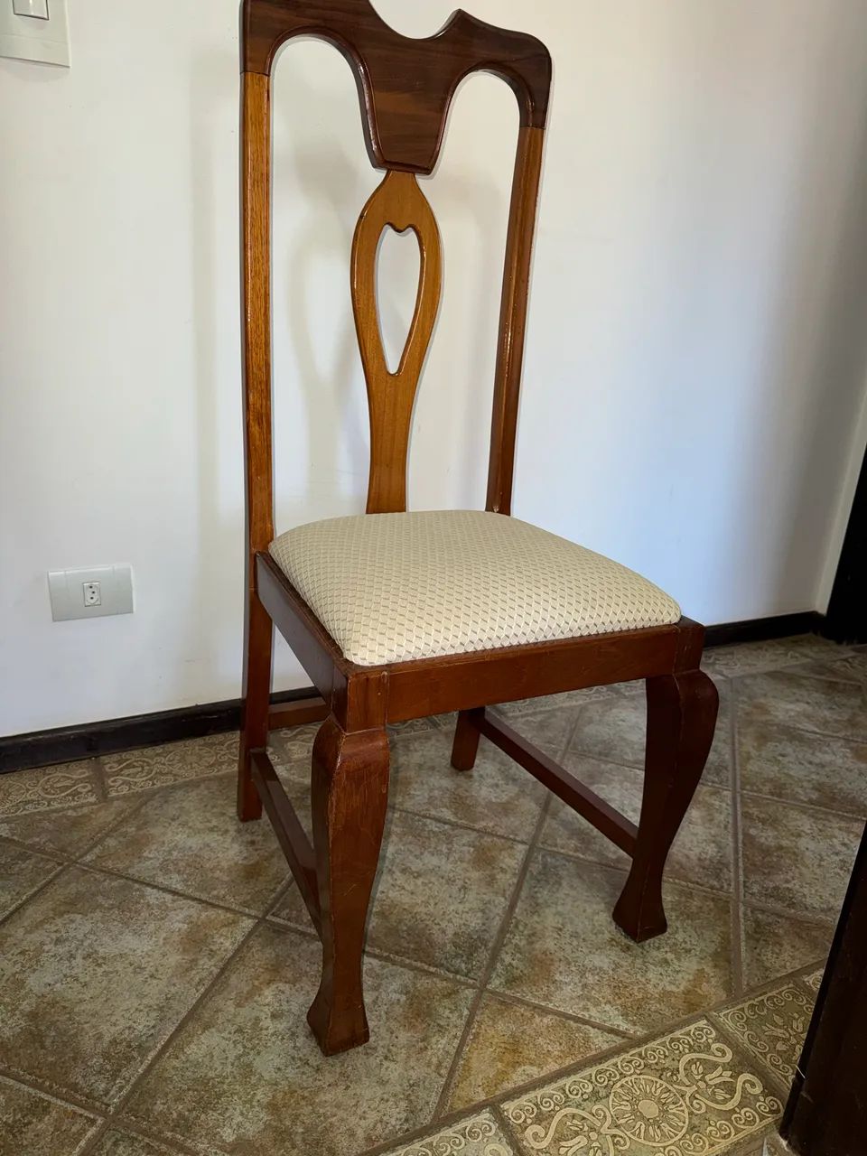 Cadeira Mogno maciço com mesa. - Foto 5