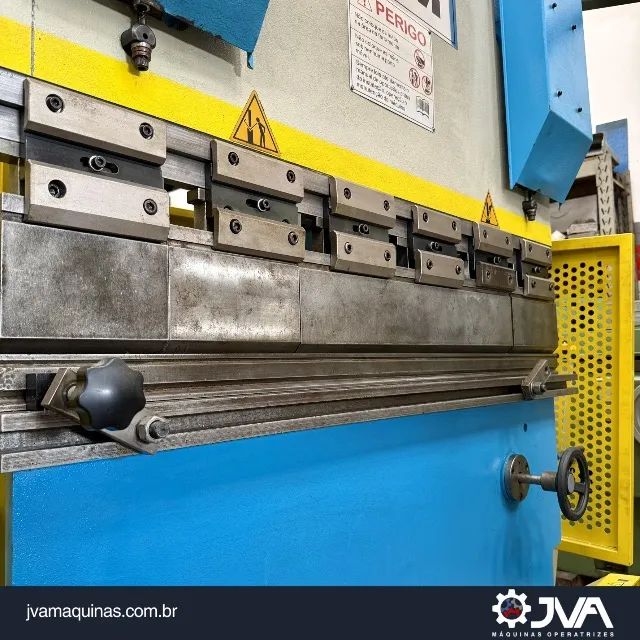 DOBRADEIRA HIDRÁULICA CNC CALVI WC67K - 25T / 1300 MM - Foto 3