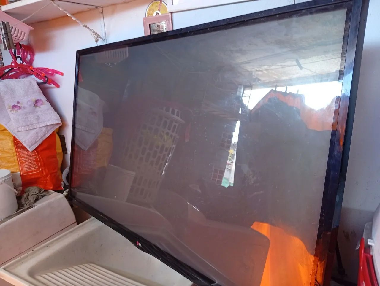 Tv LG 50 polegadas para arrumar ou retirar peças sai som mas não tem imagem  - Foto 3