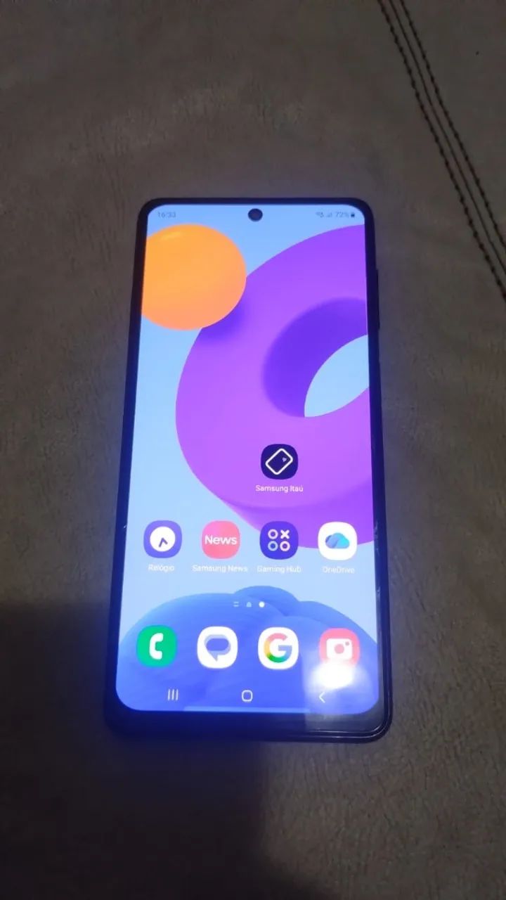 Celular Samsung M52 5G, impecável, sem detalhes.