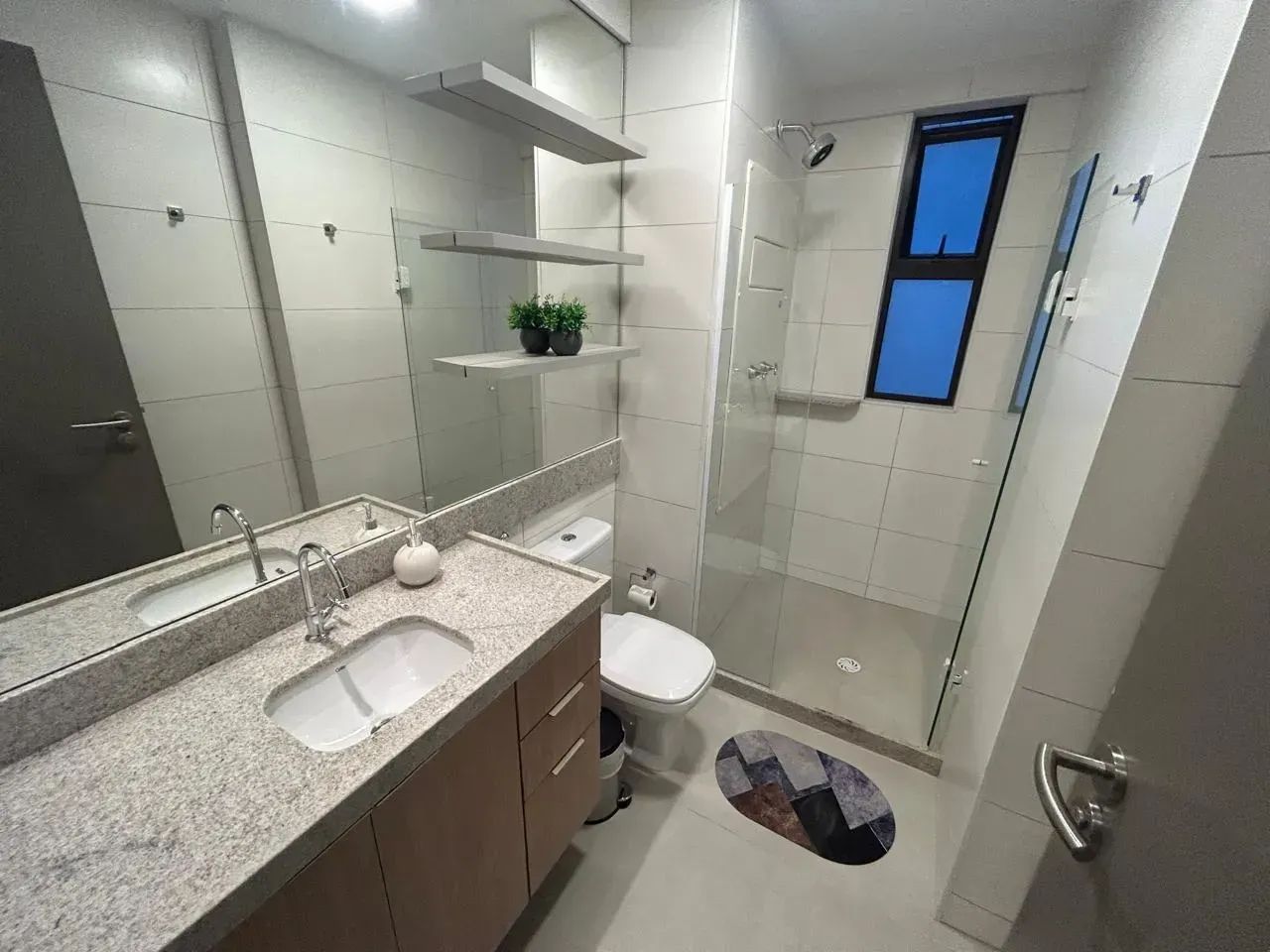 FINÍSSIMO ACABAMENTO MOBILIADO COM DOIS QUARTOS - Foto 2