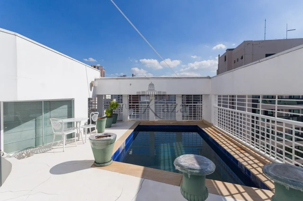 Cobertura Penthouse - Itaim Bibi - 2 Suítes - 220m².