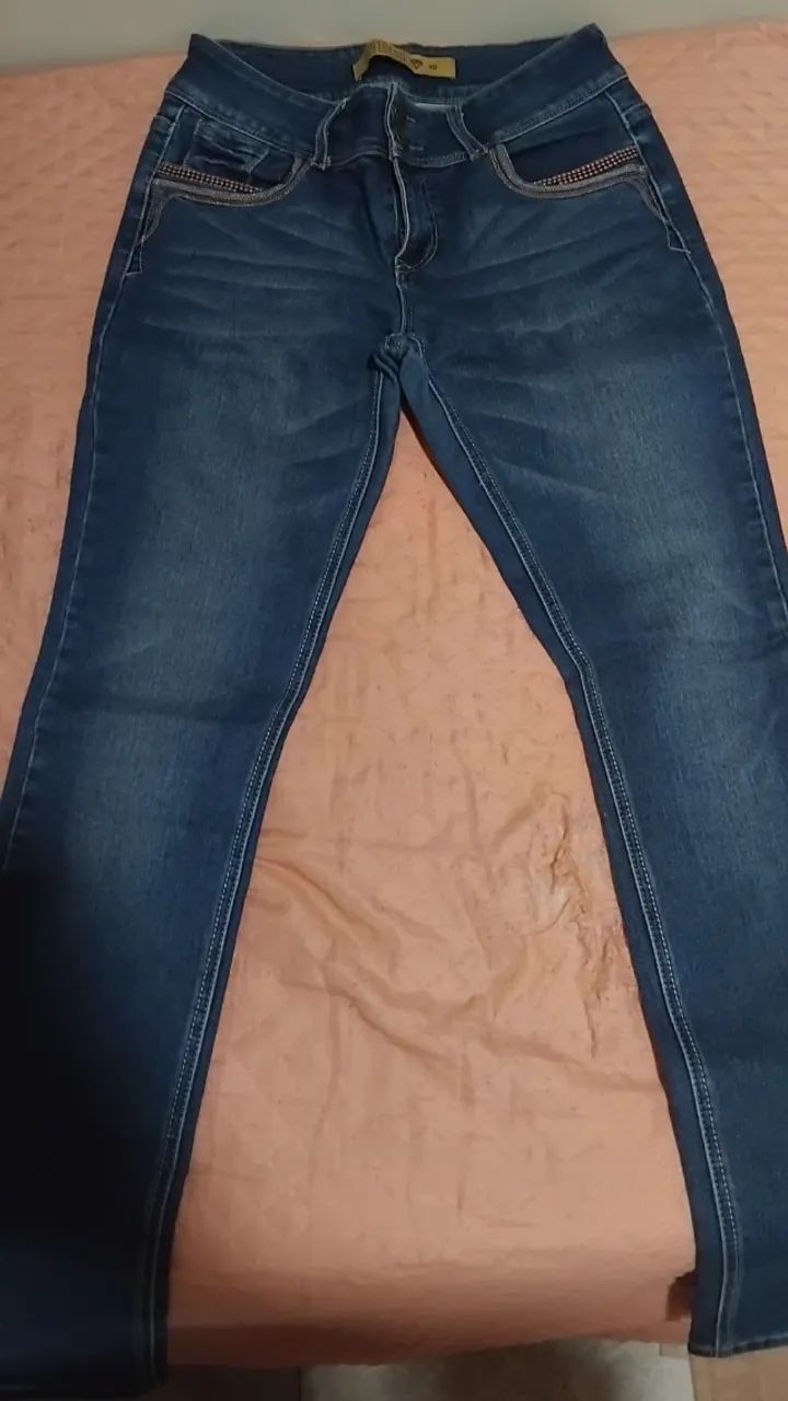 Roupas usadas em bom estado de conservação 