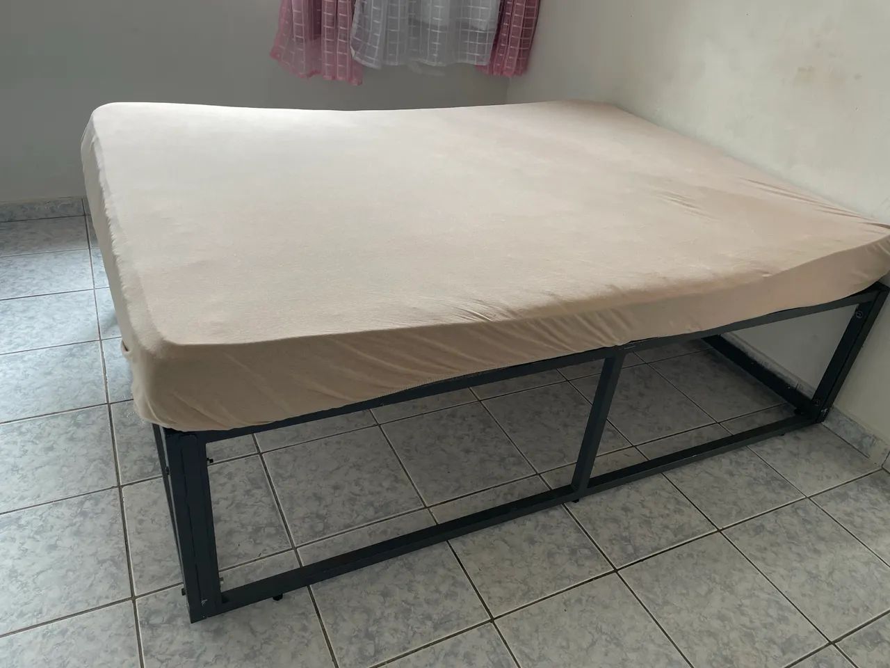 Cama de casal com base metálica  - Foto 2