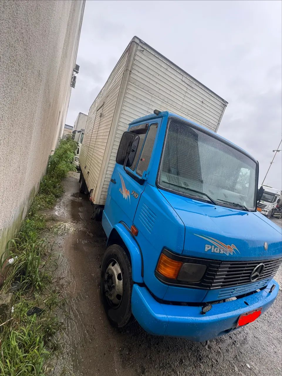 Caminhão 710 Plus 