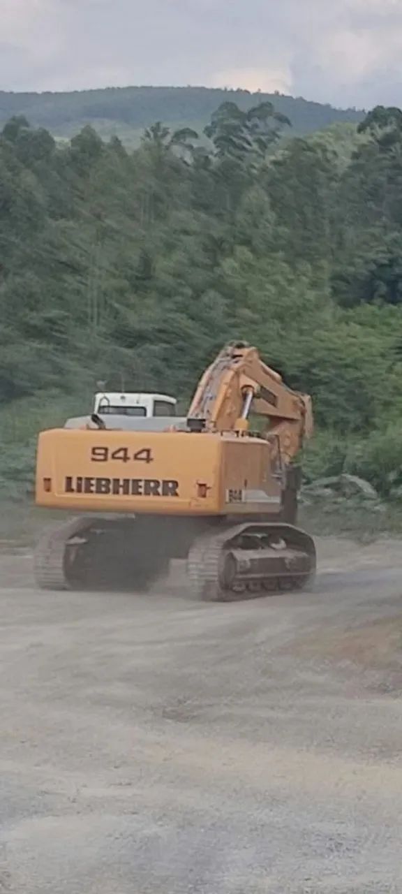 ESCAVADEIRA LIEBHERR 944C - Foto 4