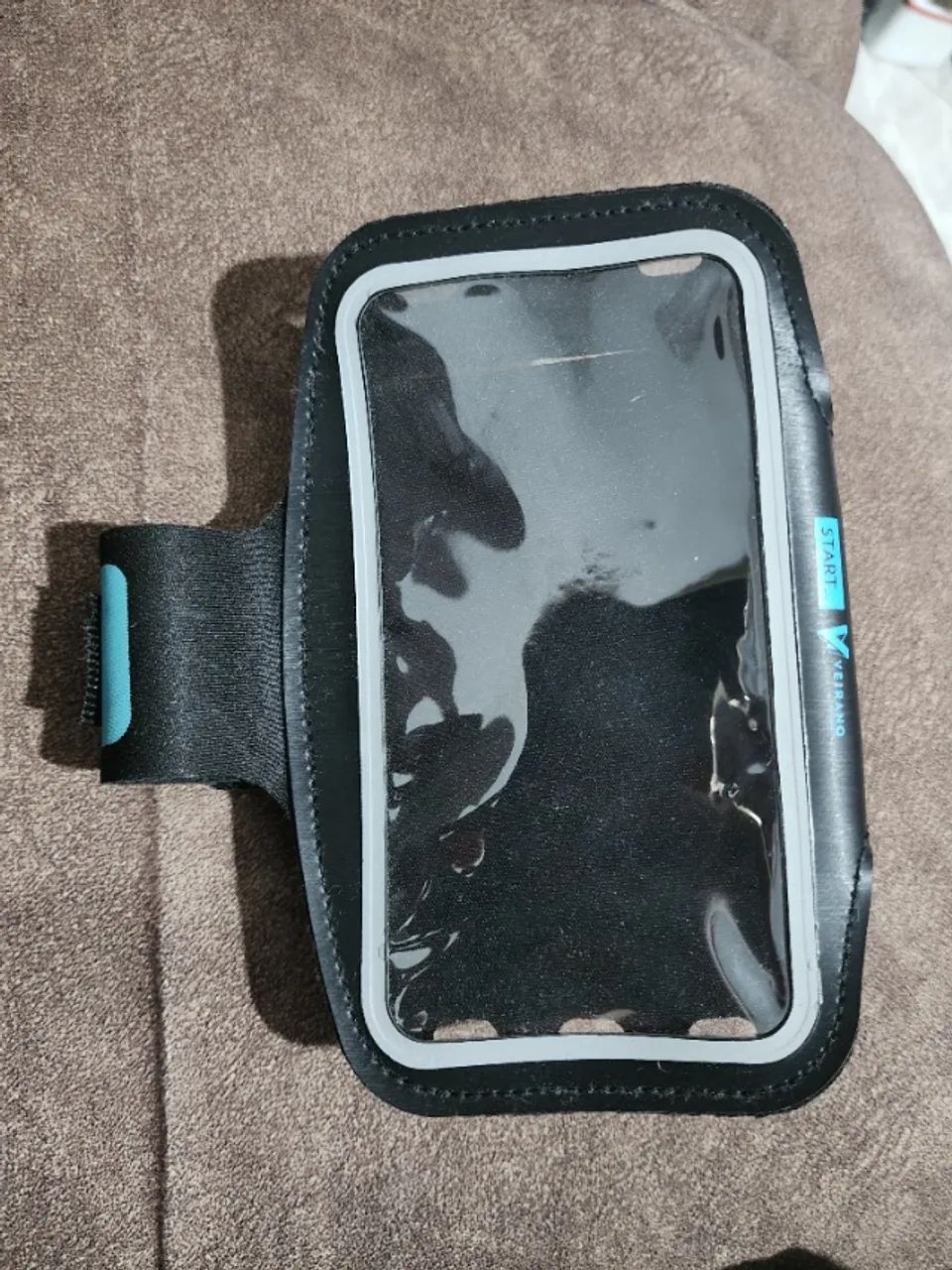 Braçadeira preta porta celular