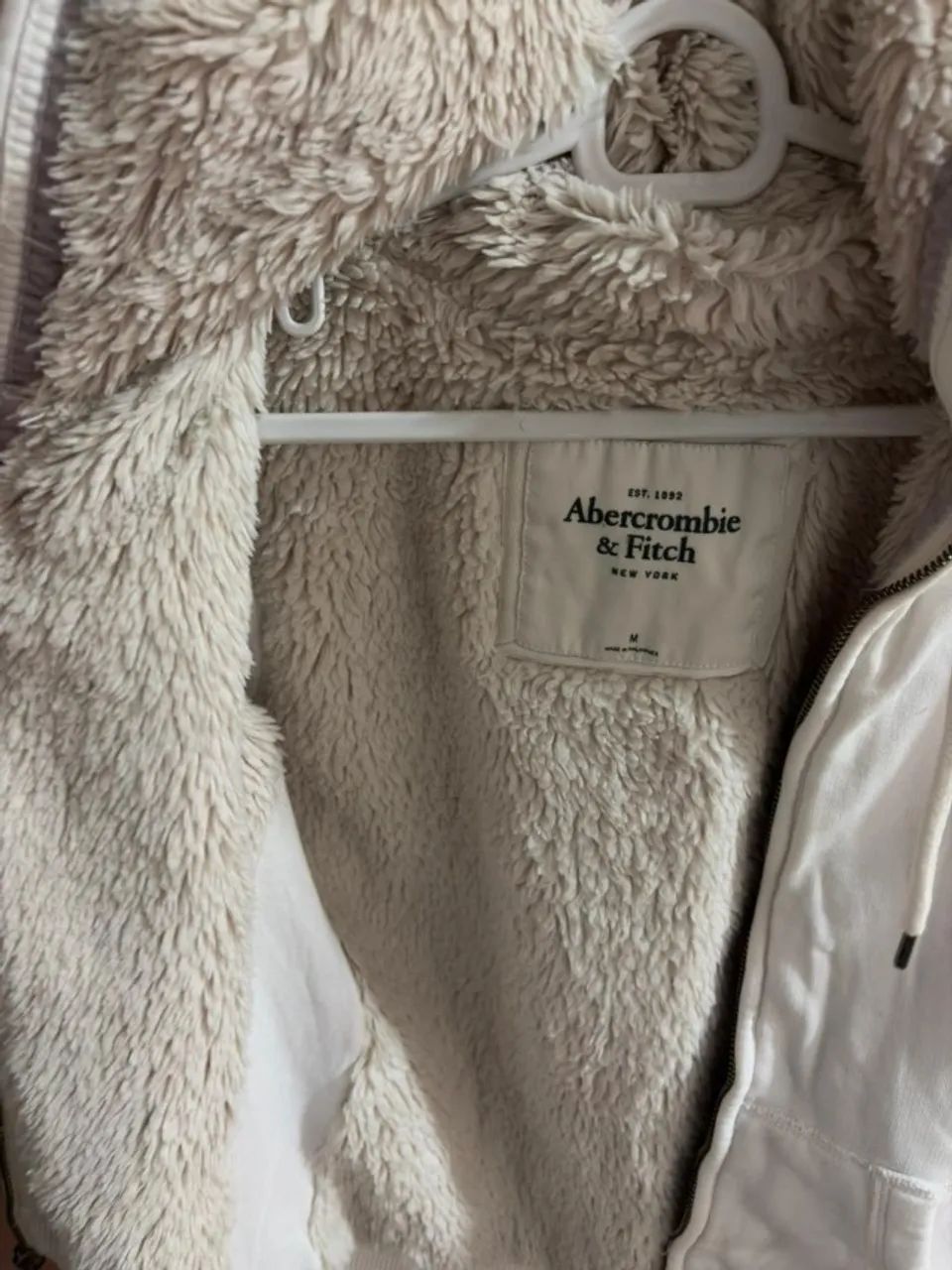 Moletom abercrombie - feminino - tamanho m - capuz e pelo  - Foto 2