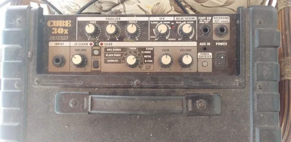 Amplificador Roland guitarra modelo cubo 30x  34w - Foto 2