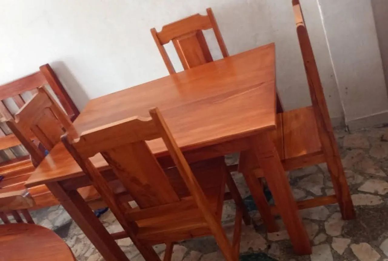 Móveis de madeira maciça 