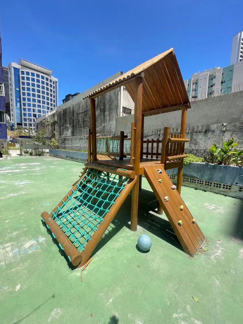 CLÁSSICO APARTAMENTO AMPLO E NASCENTE PRÓXIMO À PRAIA - Foto 4