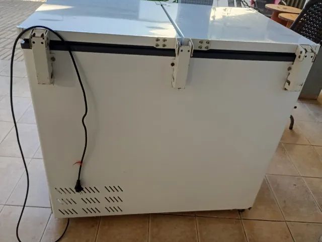 Vendo frizer 305litros duas portas,semi novo - Geladeiras e