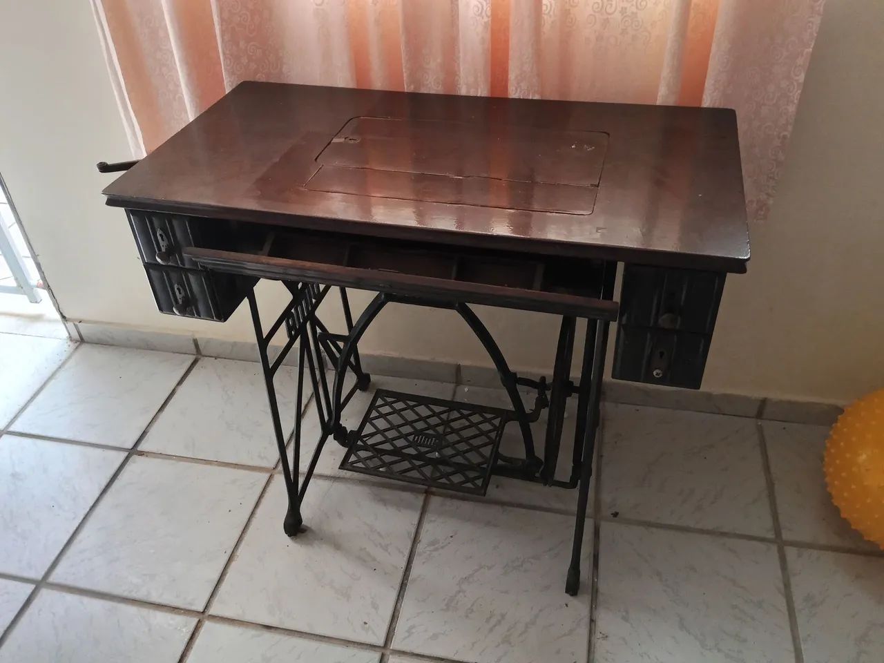Vendo máquina de costura - Foto 3