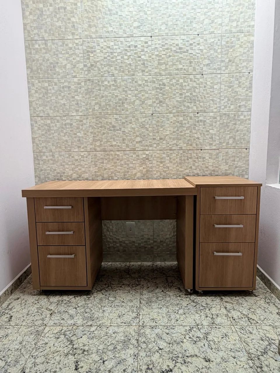 Mesa para escritório + gaveteiro em MDF - Foto 2