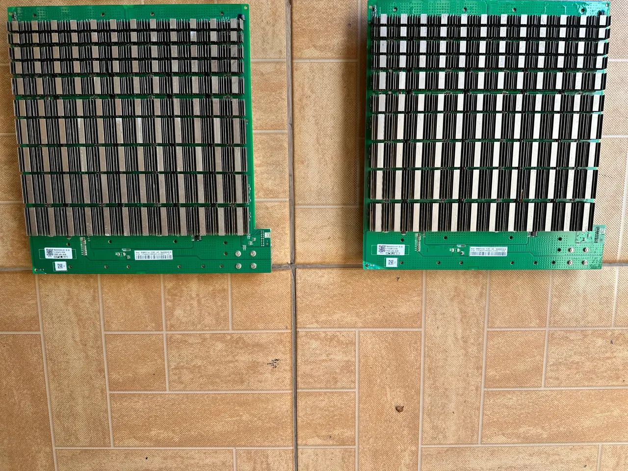 2 Placa Hash BTC BITMAIN/ANTMINER 120TH - Foto 2