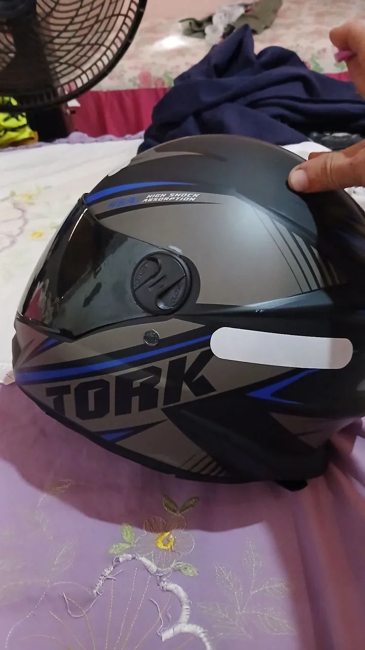 Capacete 2 dias que comprei novinho  - Foto 3