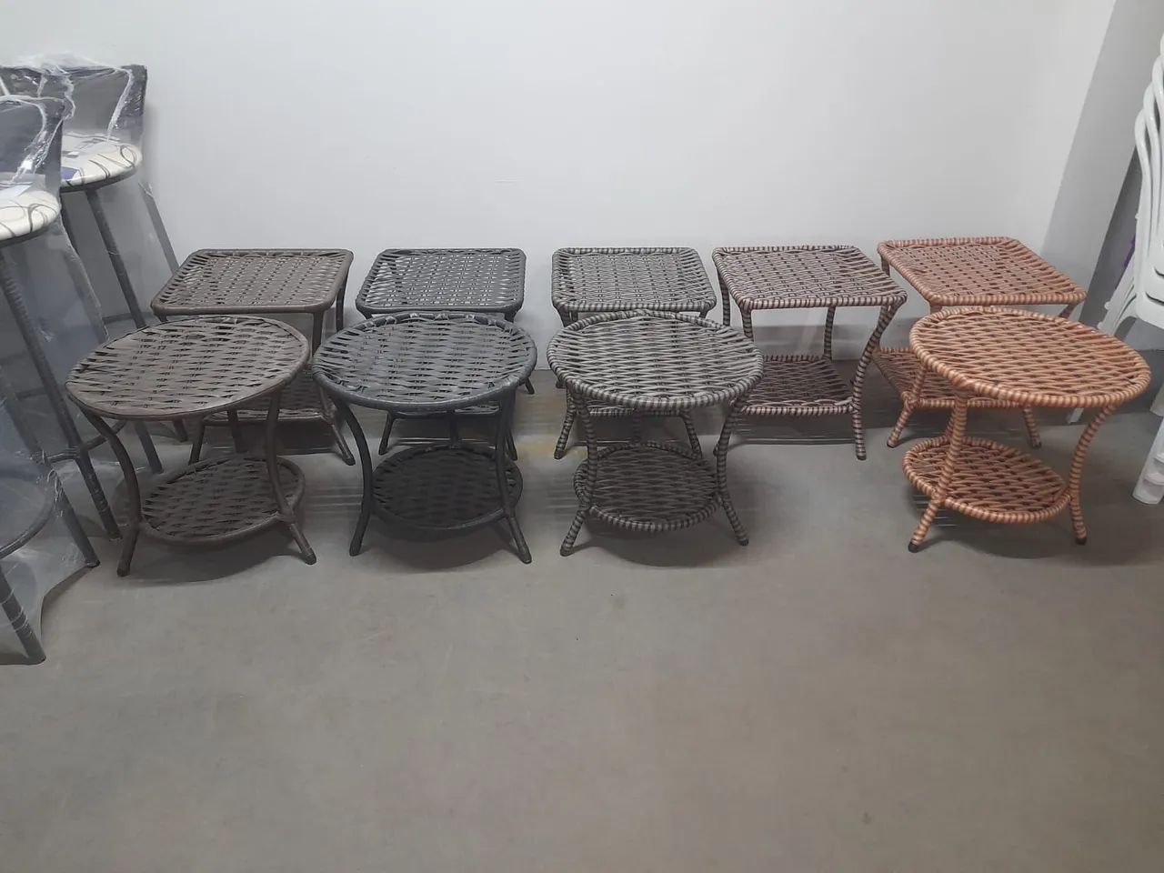 Mesinha de centro em junco sintético 