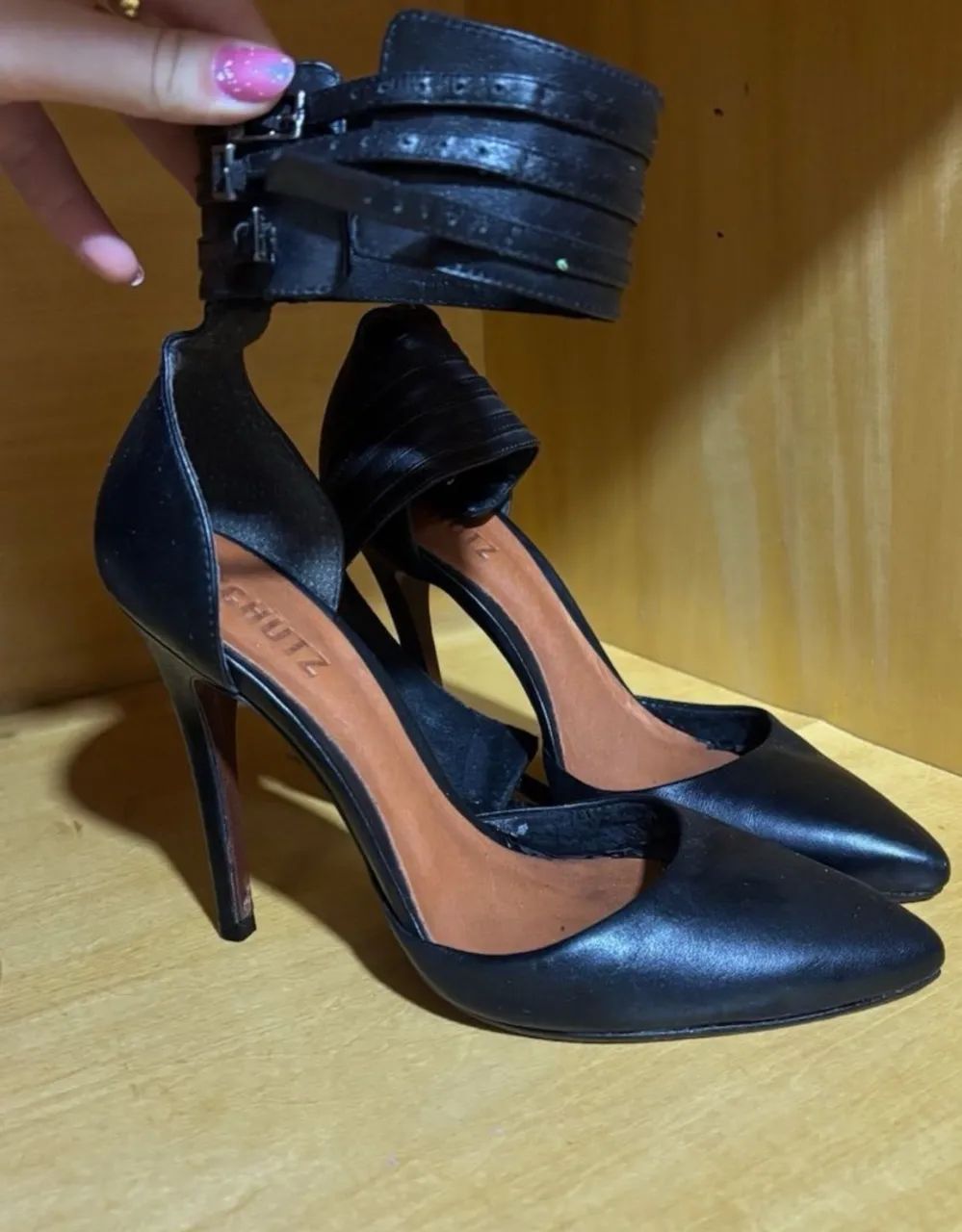 Scarpin Shutz 37