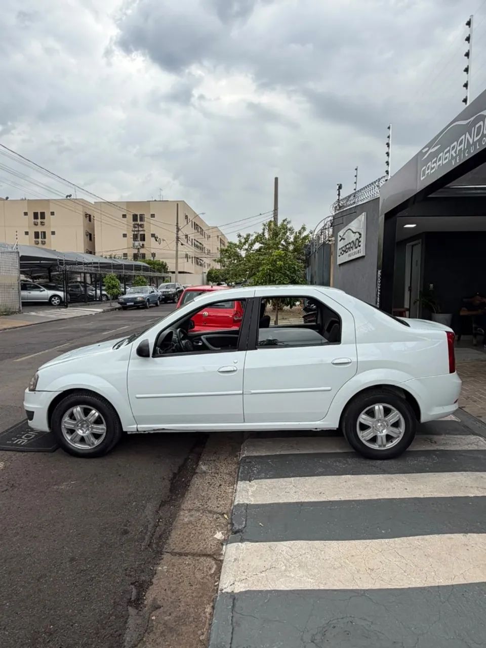 Renault Logan Expres./Exp. UP Hi-Flex 1.0 16V 4p, foto 13 de 18
