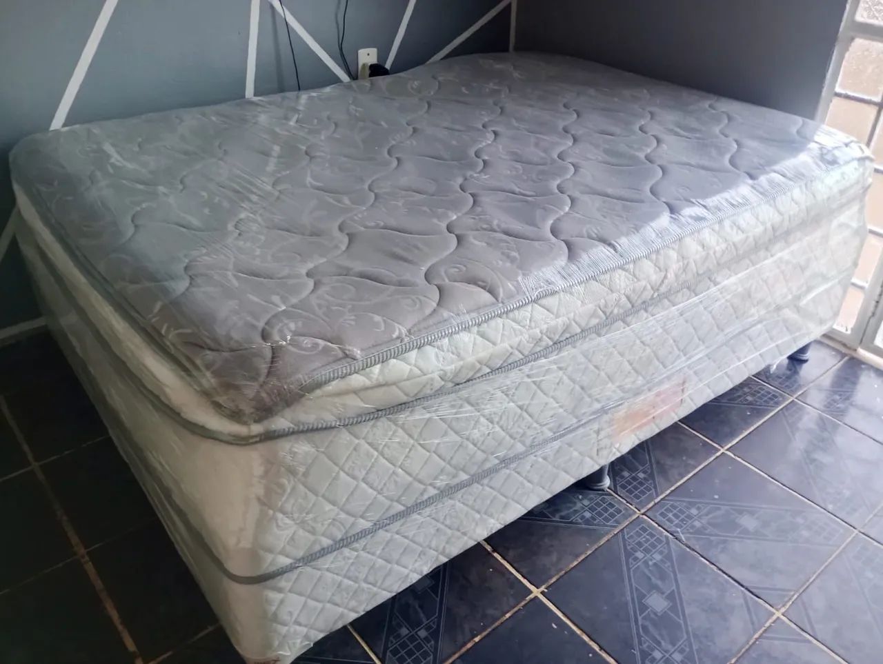 Cama Box Casal De Molas Ensacadas Semi Nova higienizada 