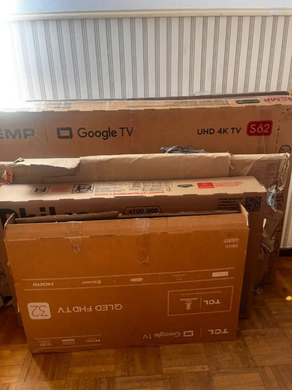 lote de 4 TVs com defeito de tela quebrada